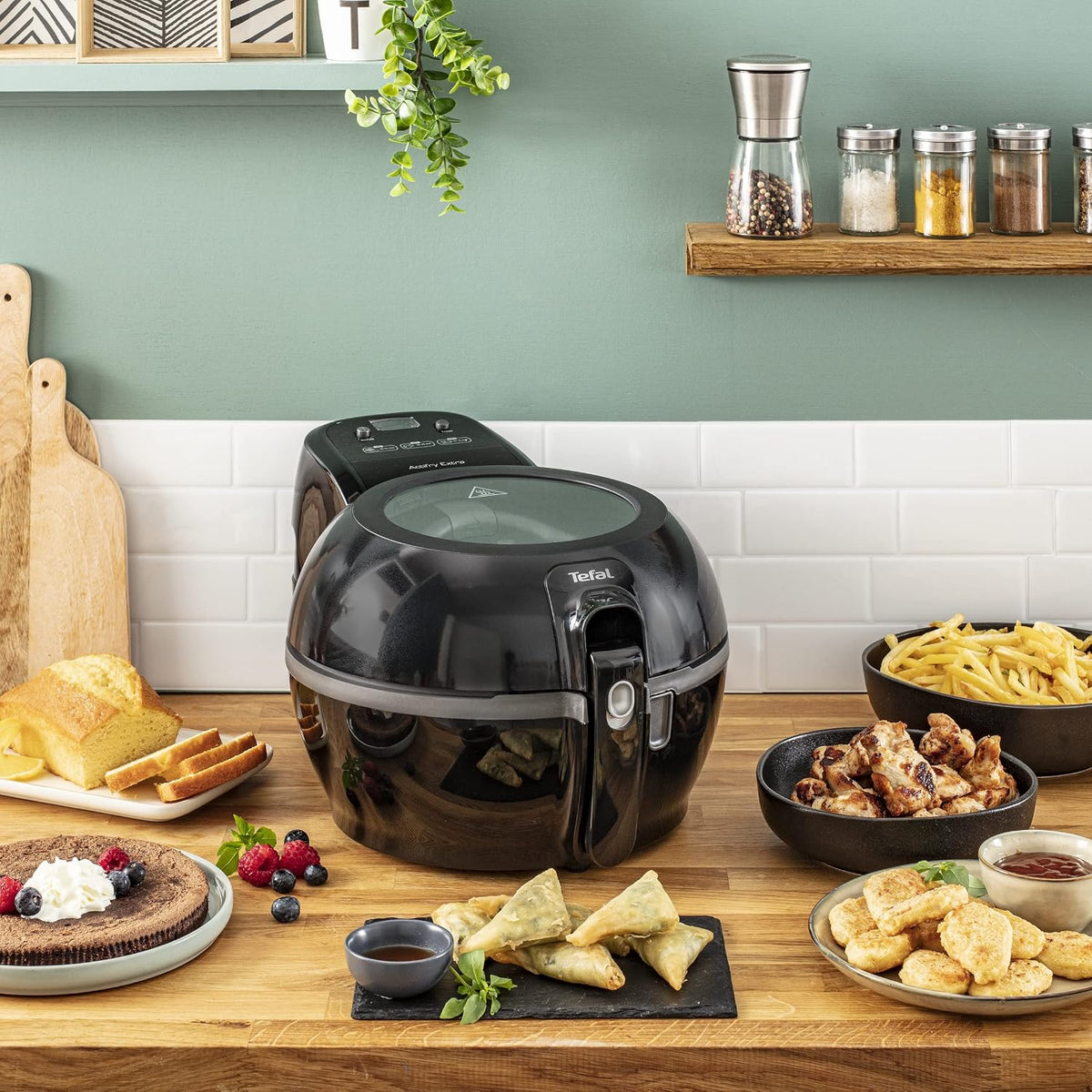 Heißluftfritteuse 1,2kg Fassungsvermögen 1550W 6 Personen Wenig Öl Automatischer Rührarm Schwarz